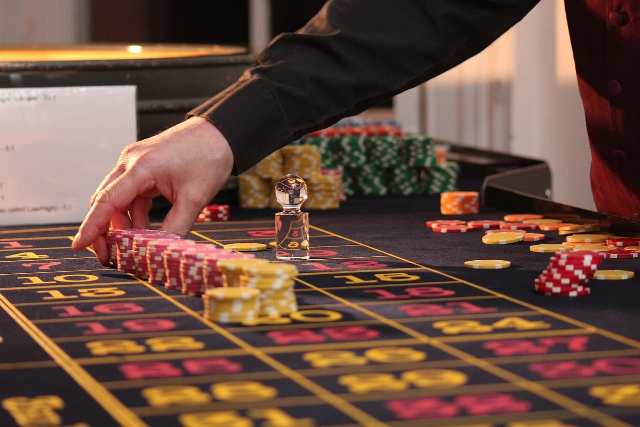 phbingo apk mobile app interface showing sports betting and casino games for Philippines players